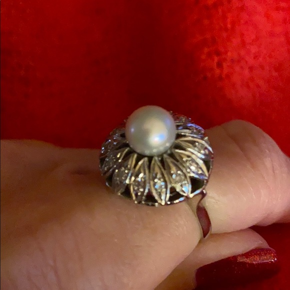 14k white hold pearl and diamond ring